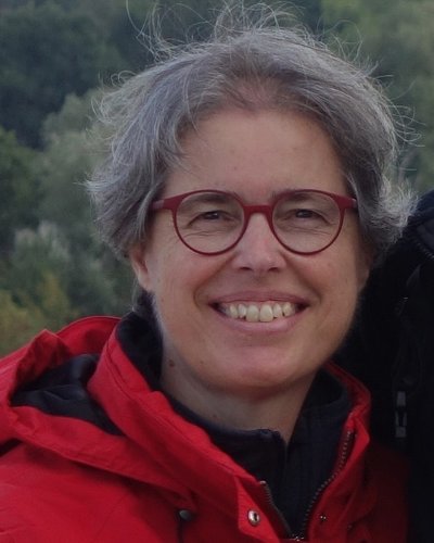 Nicolle Klinkeberg head and shoulders